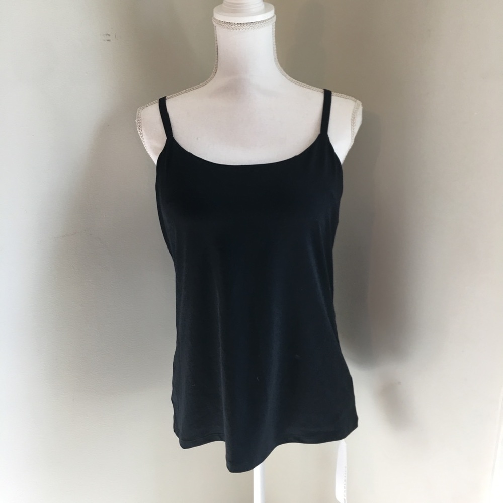 ❌❌SOLD❌❌🆕🖤Fabletics Built-In Bra Workout Tank🖤 - Picture 5 of 6